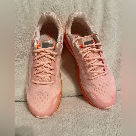 Never worn Under Armour Hovr Infinite 3 womens size 12. - Picture 1 of 9